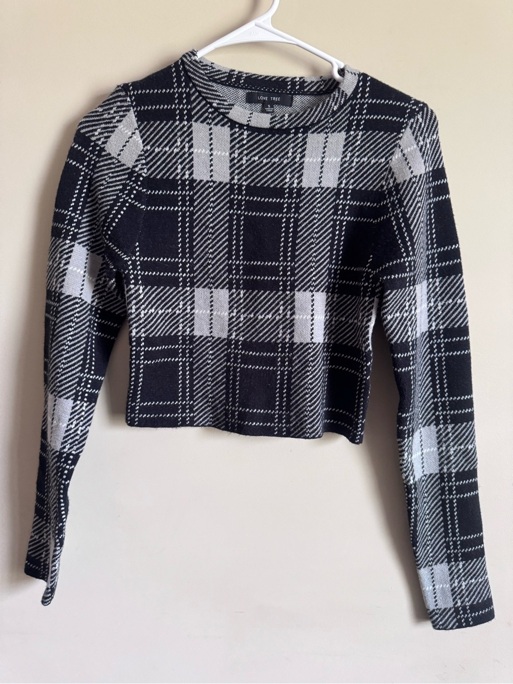 Love Tree Black & White Plaid Cropped Long-Sleeve Top